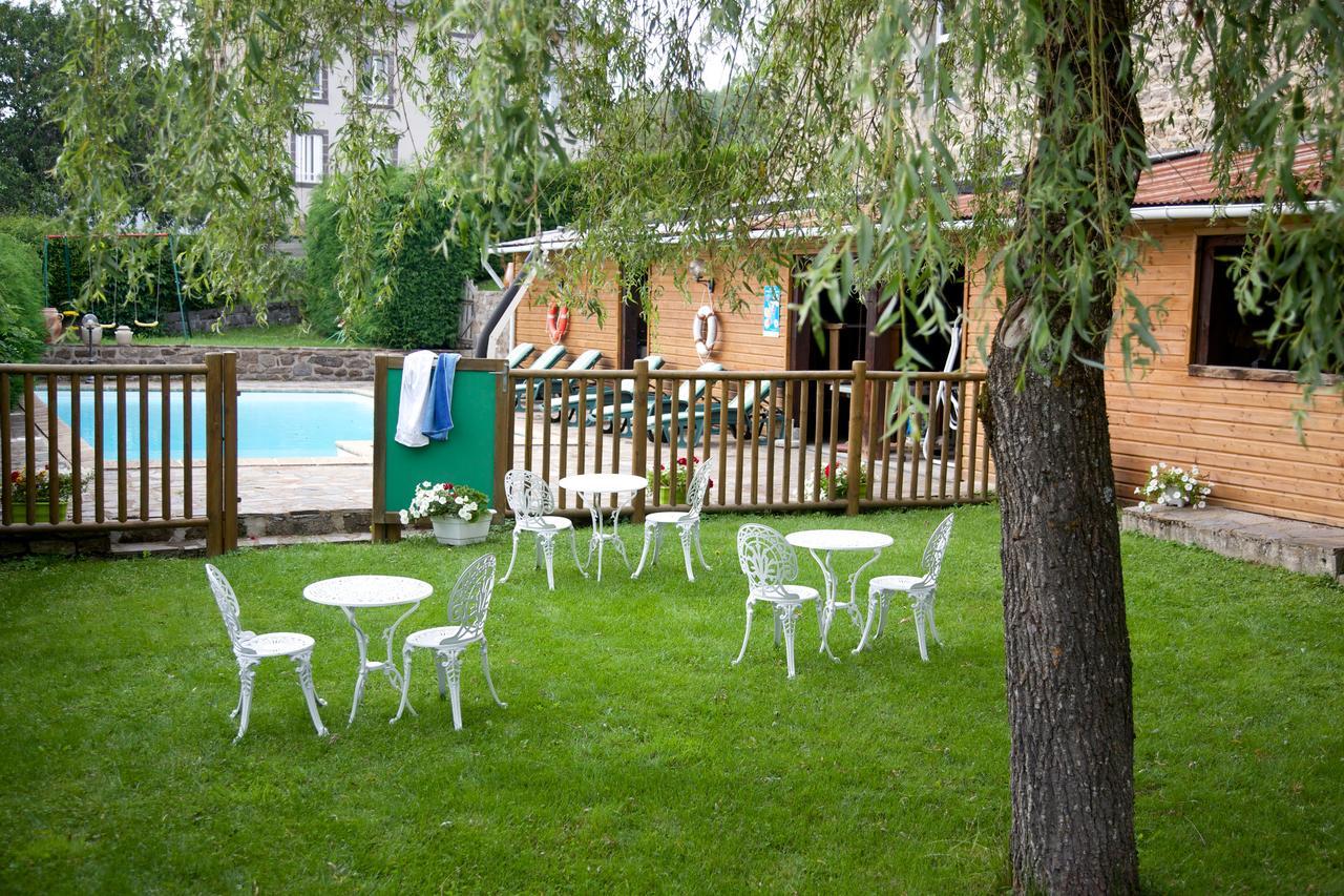 Logis Hotel Le Petit Breuil La Courtine Luaran gambar
