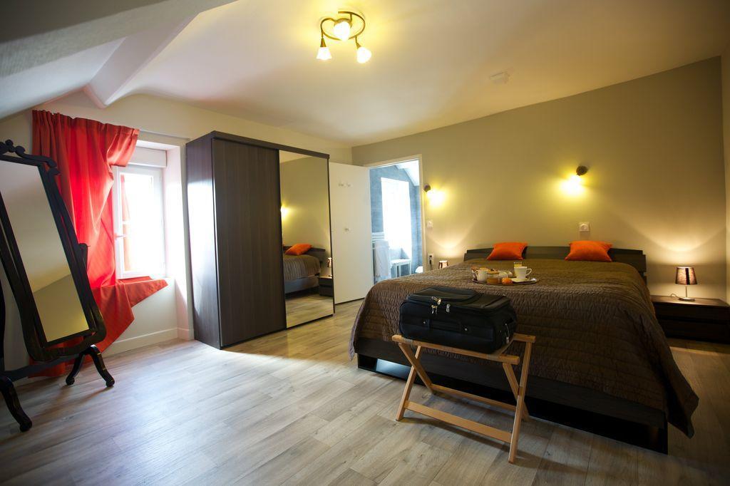Logis Hotel Le Petit Breuil La Courtine Luaran gambar
